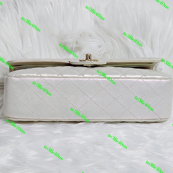 CHANEL 20B IRIDESCENT IVORY LAMBSKIN MEDIUM CLASSIC FLAP - Picture 8 of 15